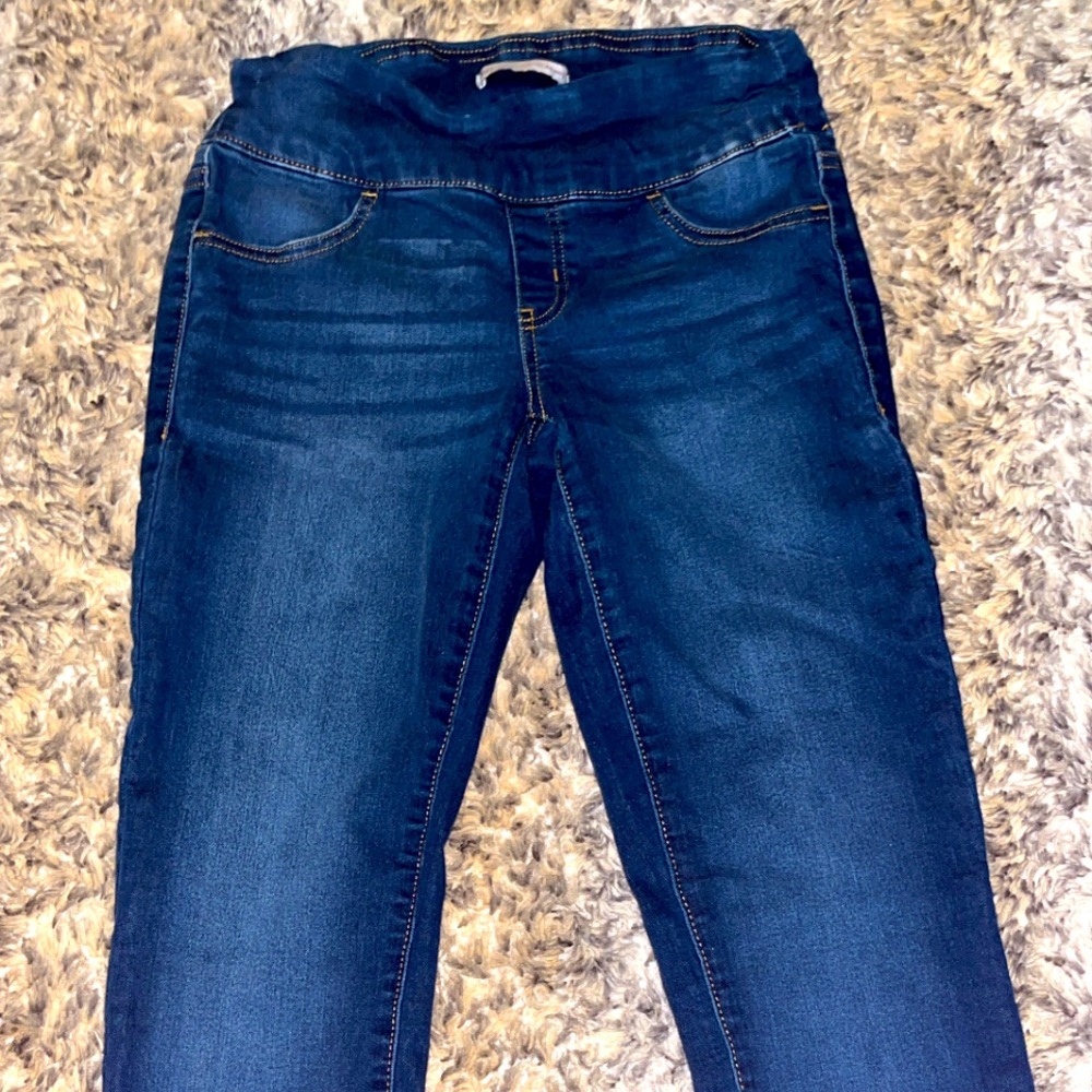 Buttonless stretchy figure hugging jeggings